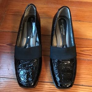 Naturalizer black patent alligator print wedge 6M